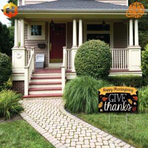 A yard sign with the message 'Give Thanks Happy Thanksgiving'