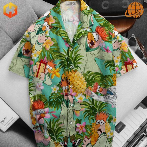 "Meep!" Beaker's ready for a Hawaiian vacation in this vibrant shirt.