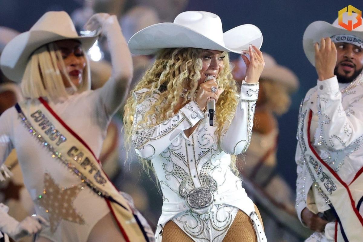 Beyoncé Shines In NFL Christmas Halftime Show