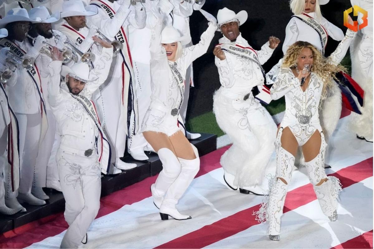 Beyoncé Shines In NFL Christmas Halftime Show