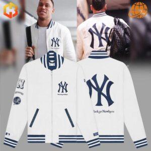 Show your unwavering loyalty to the Yankees with this bold jacket.